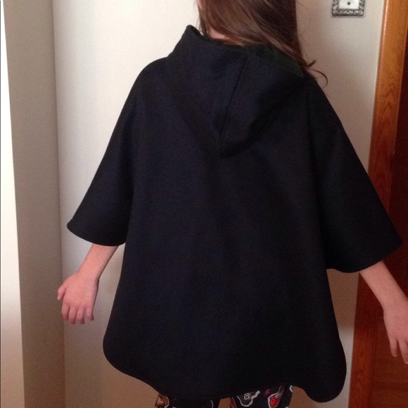 Little girl authentic German cape. - Picture 4 of 8